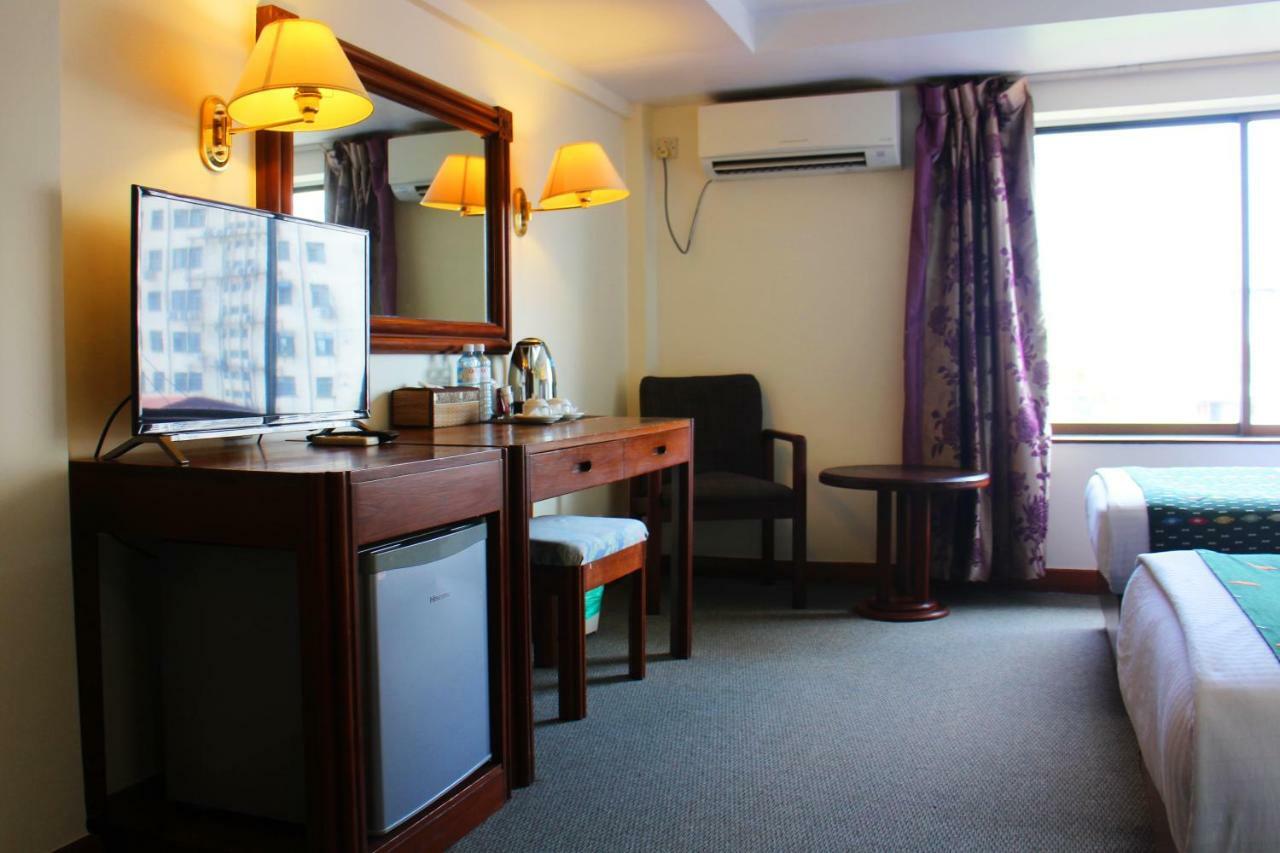 Alfa Hotel Янгон Екстер'єр фото